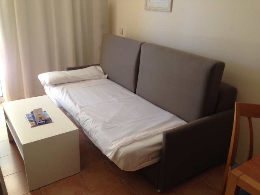 Nuestro sofá cama SIESTA en el Allsun Hotel Mar Blau de Cala Millor en Mallorca